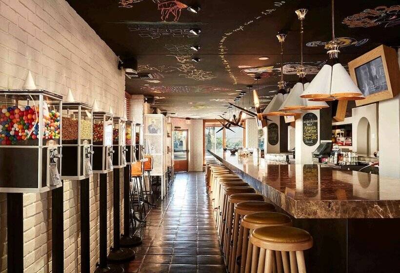 Отель Mama Shelter La Hollywood