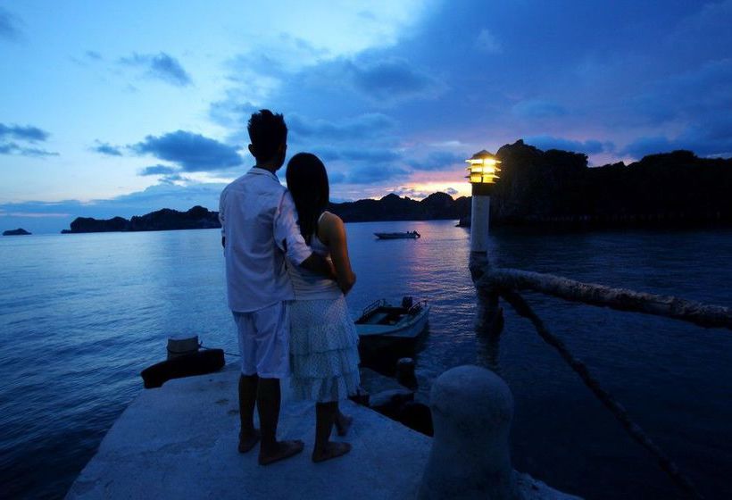 هتل Monkey Island Resort