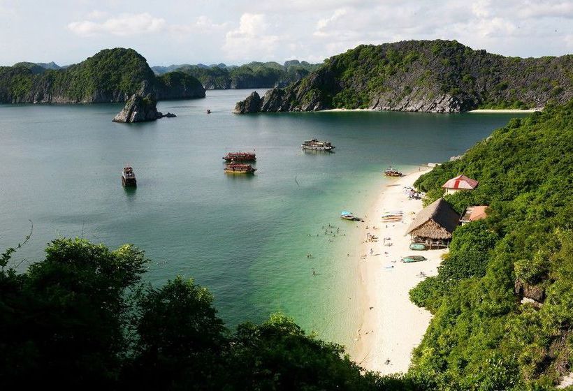 هتل Monkey Island Resort