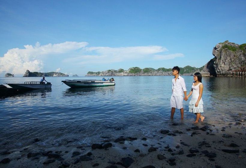 هتل Monkey Island Resort