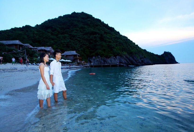 هتل Monkey Island Resort