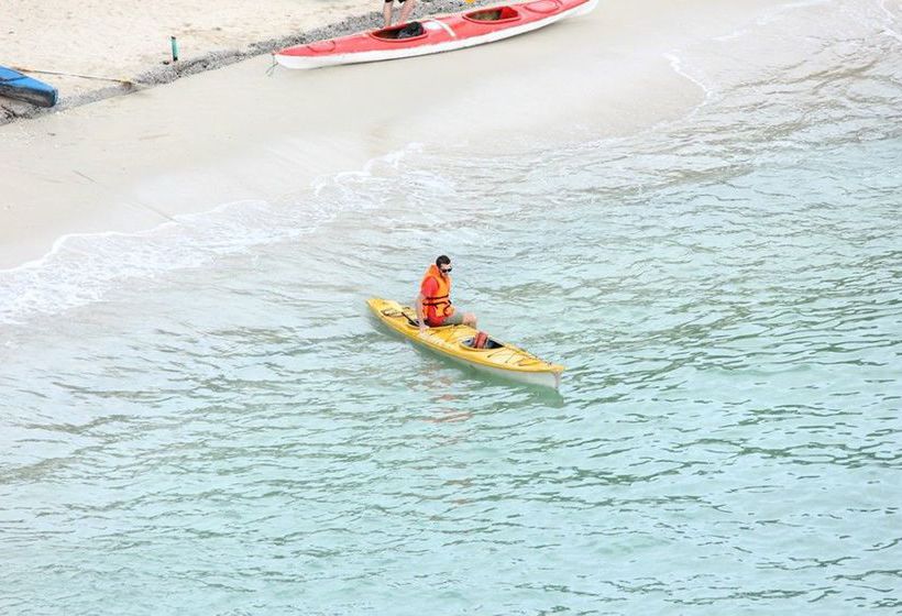 هتل Monkey Island Resort