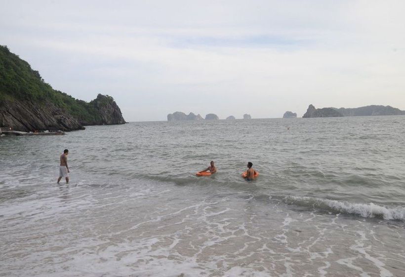 هتل Monkey Island Resort