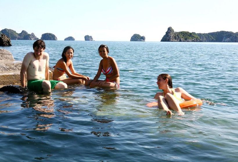 هتل Monkey Island Resort