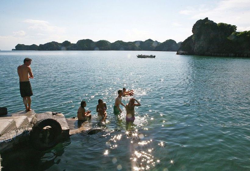 هتل Monkey Island Resort