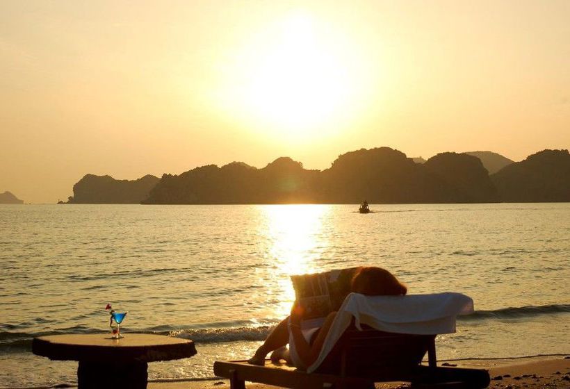 هتل Monkey Island Resort