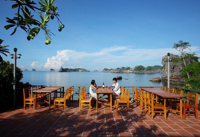 هتل Monkey Island Resort