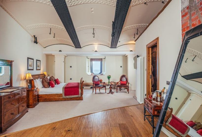 酒店 No Man's Fort