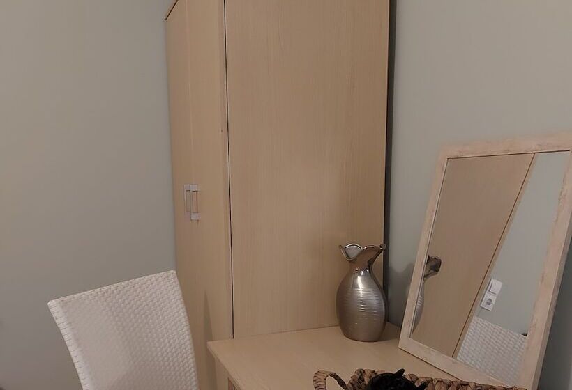 בית מלון כפרי Omega Rooms Anaxos