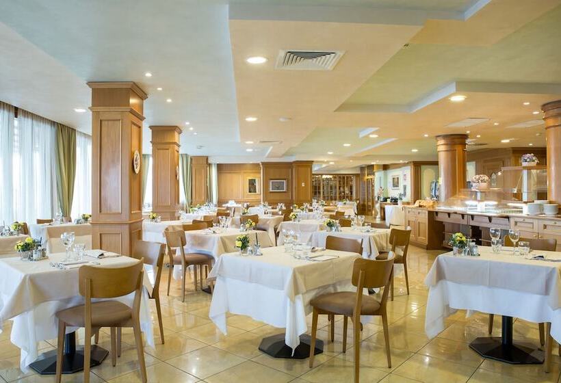 فندق Pineta Campi