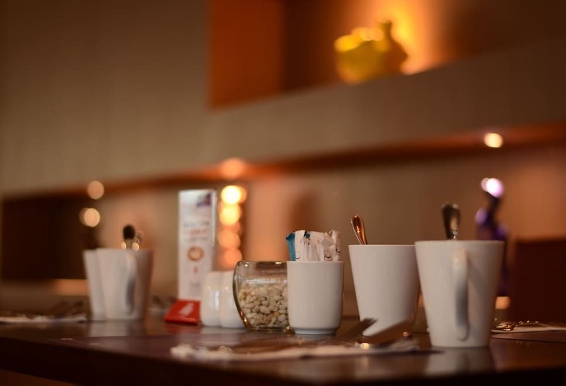 호텔 Quest San Denpasar By Aston