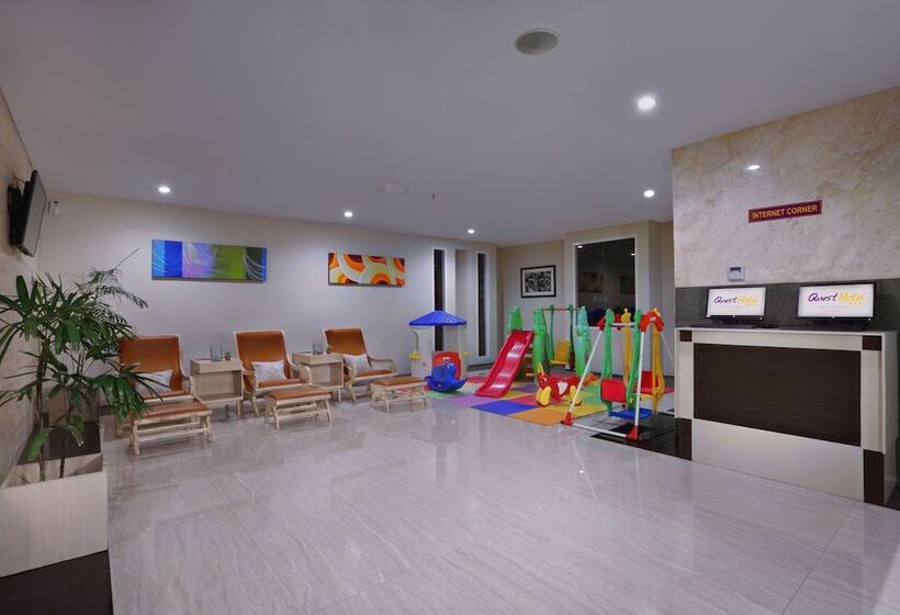 호텔 Quest San Denpasar By Aston