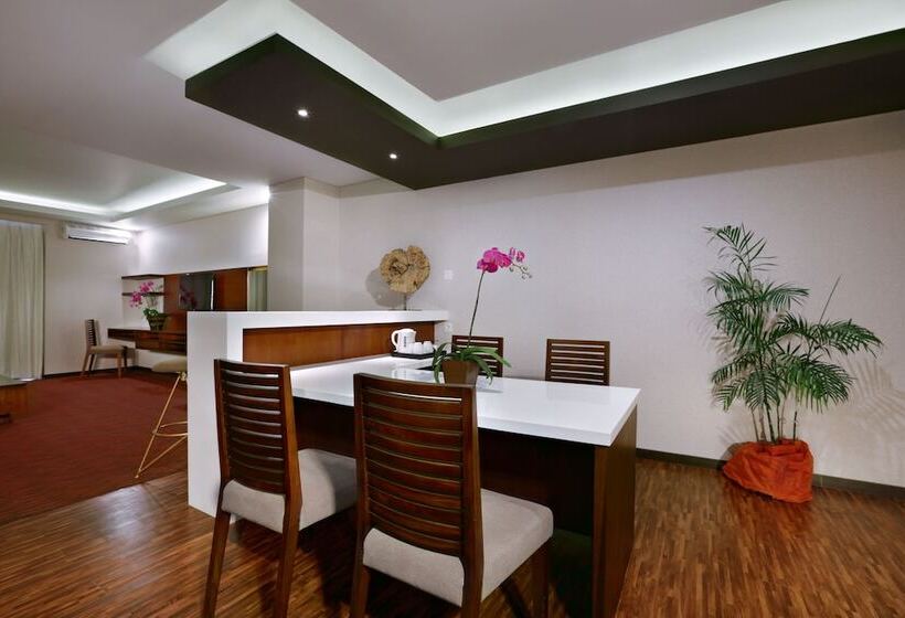 호텔 Quest San Denpasar By Aston