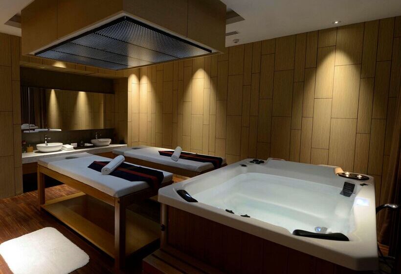 هتل Radisson Blu Chattogram Bay View