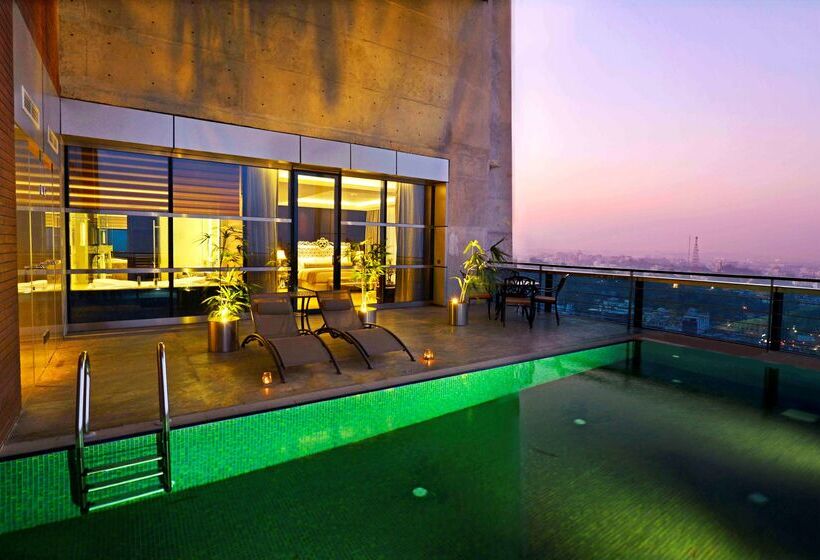 هتل Radisson Blu Chattogram Bay View