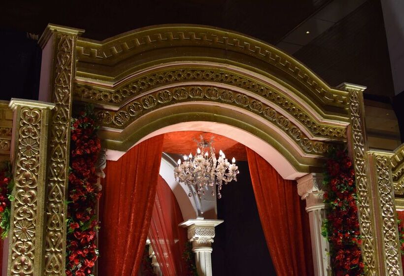 هتل Radisson Blu Chattogram Bay View