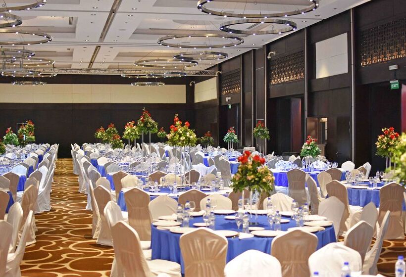 هتل Radisson Blu Chattogram Bay View