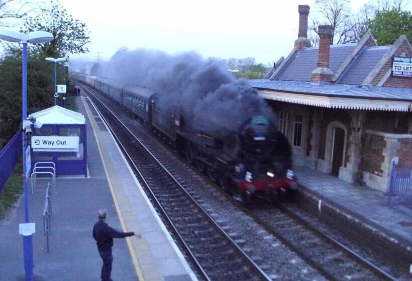 فندق Railway Inn