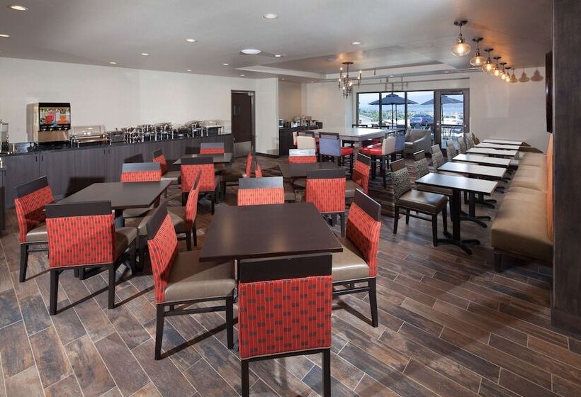 فندق Red Lion Ridgewater Inn & Suites Polson