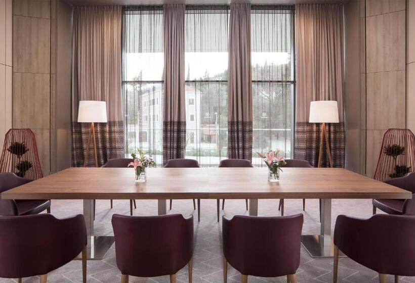 בית מלון כפרי Sheraton Dubrovnik Riviera