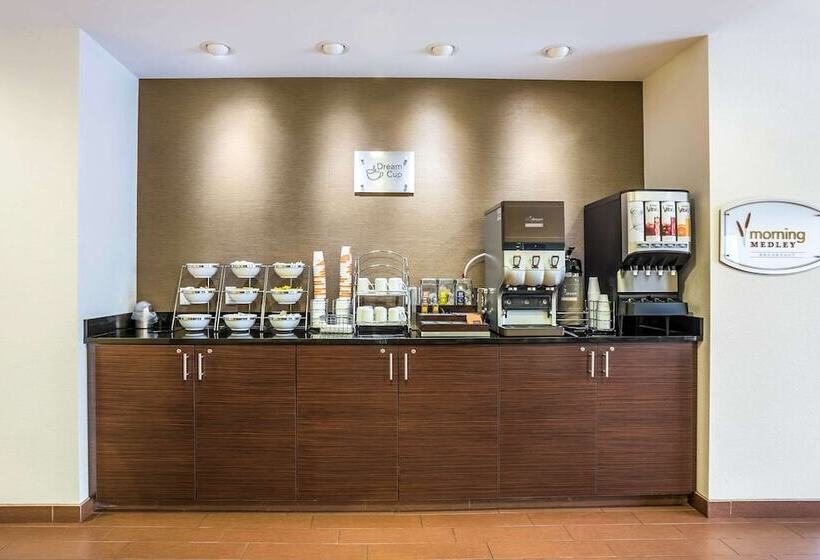 בית מלון כפרי Sleep Inn & Suites Hannibal
