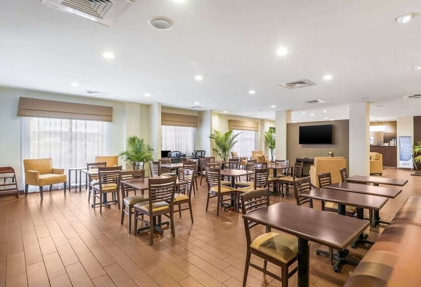בית מלון כפרי Sleep Inn & Suites Hannibal