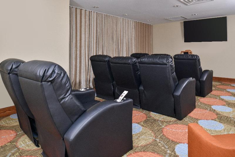 Отель Staybridge Suites Rochester, An Ihg