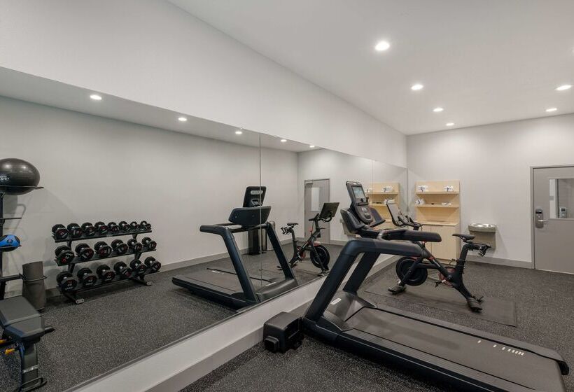 Отель Spark By Hilton Midland South