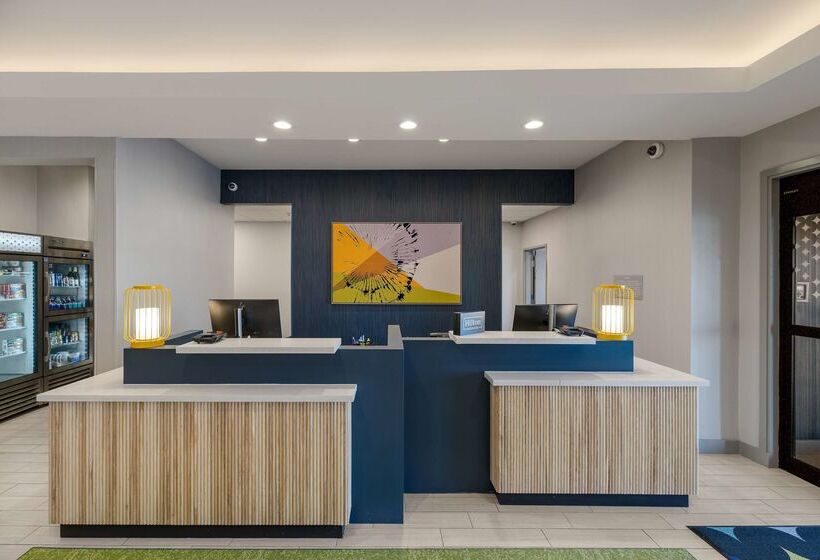 هتل Spark By Hilton Midland South