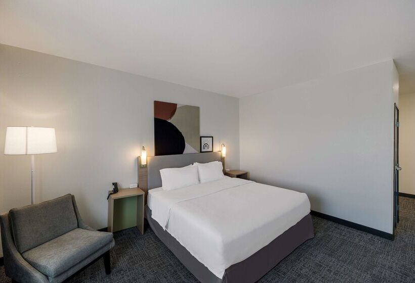 Отель Spark By Hilton Midland South