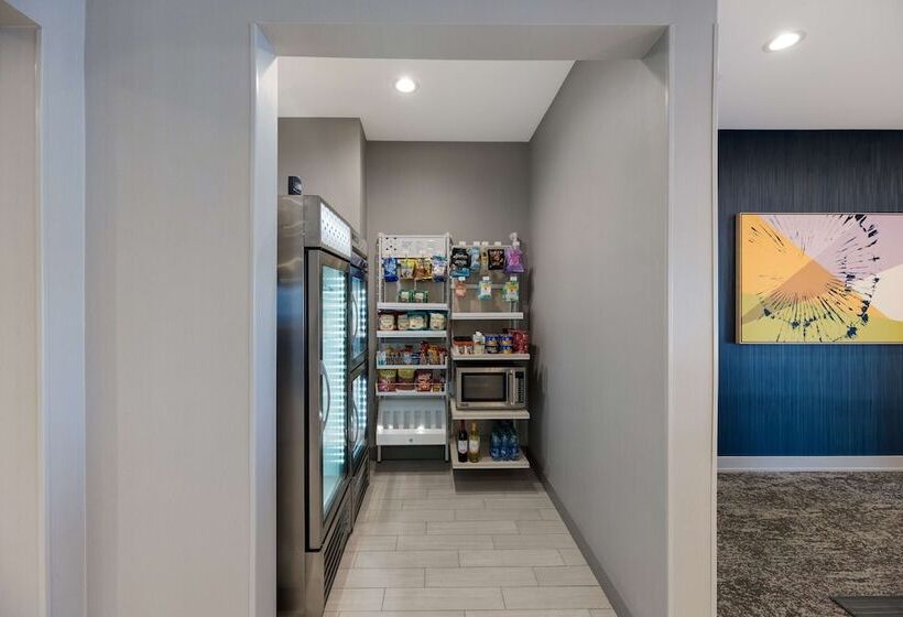 Отель Spark By Hilton Midland South