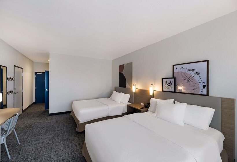 Отель Spark By Hilton Midland South