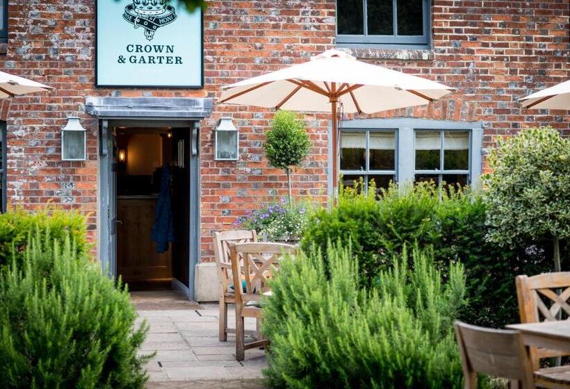 ホテル Crown And Garter