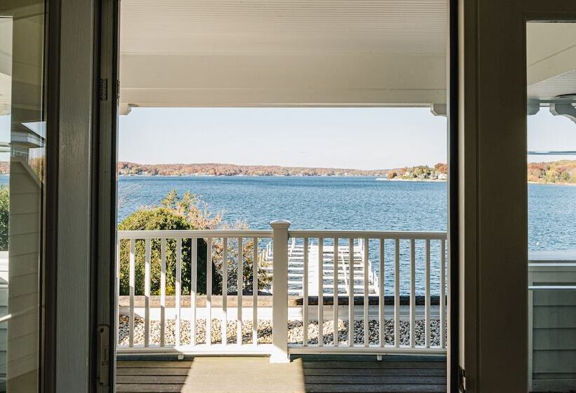 호텔 The Geneva Inn