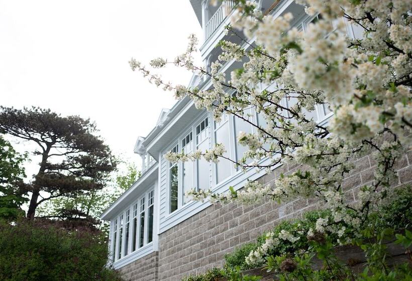 호텔 The Geneva Inn