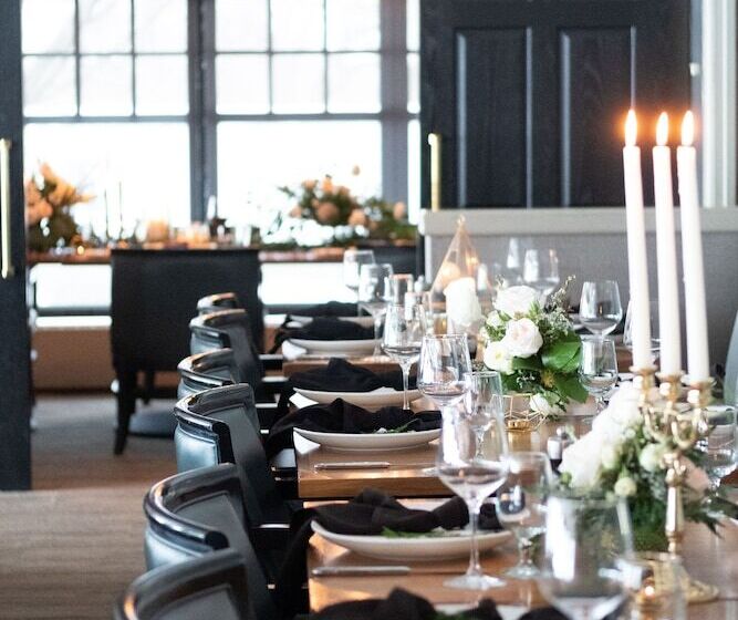 호텔 The Geneva Inn