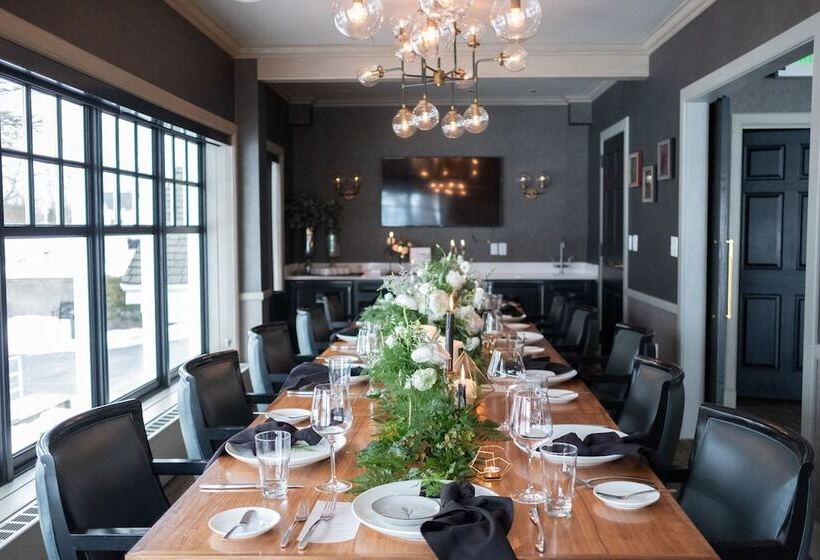 호텔 The Geneva Inn