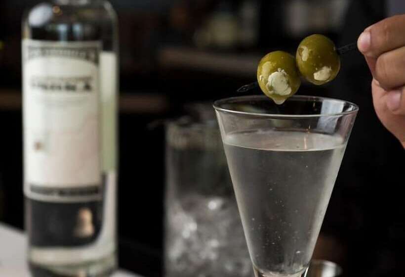 호텔 The Geneva Inn