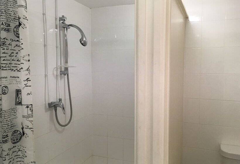 בית מלון כפרי The Manor