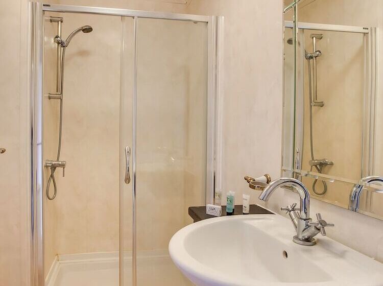 בית מלון כפרי The Manor