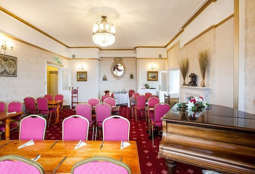 בית מלון כפרי The Manor