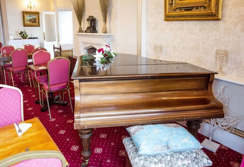 בית מלון כפרי The Manor