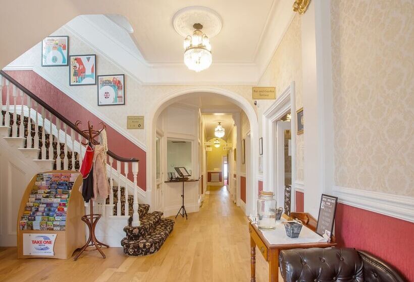 בית מלון כפרי The Manor