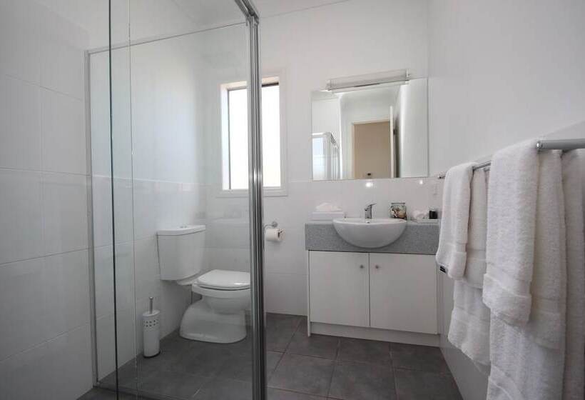 هتل Wallaroo Marina Apartments