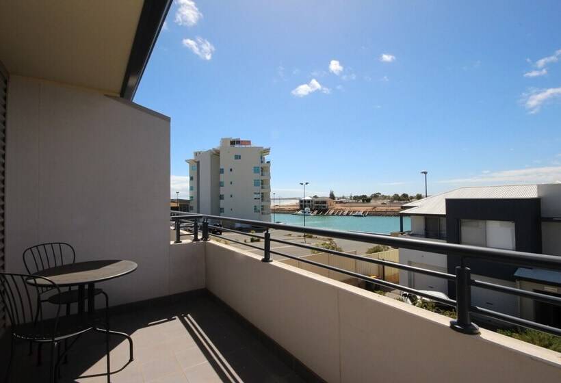 هتل Wallaroo Marina Apartments