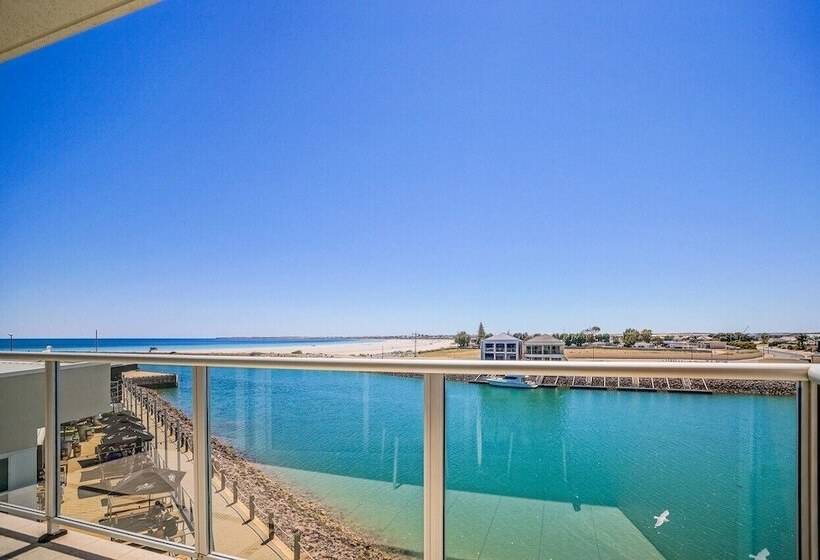 هتل Wallaroo Marina Apartments