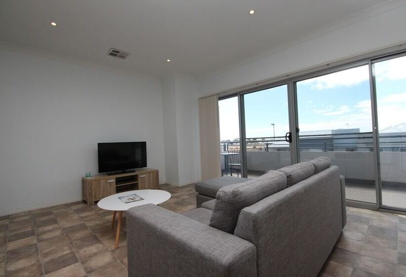 هتل Wallaroo Marina Apartments