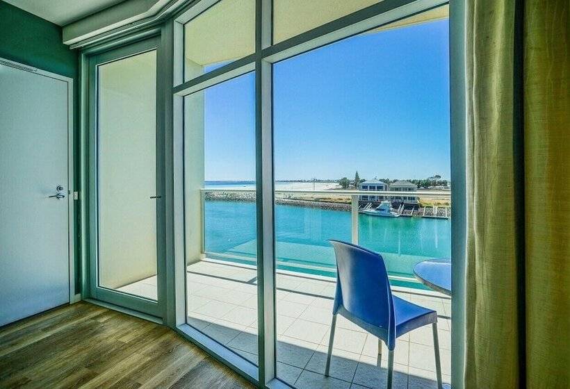 هتل Wallaroo Marina Apartments