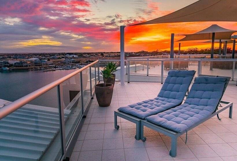 هتل Wallaroo Marina Apartments