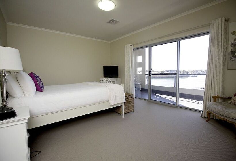هتل Wallaroo Marina Apartments